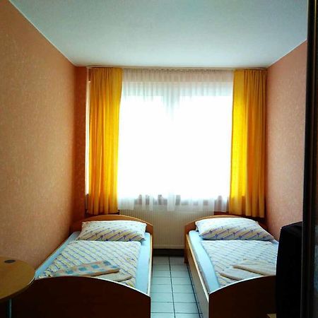 Hotel Yans Обергаузен Номер фото