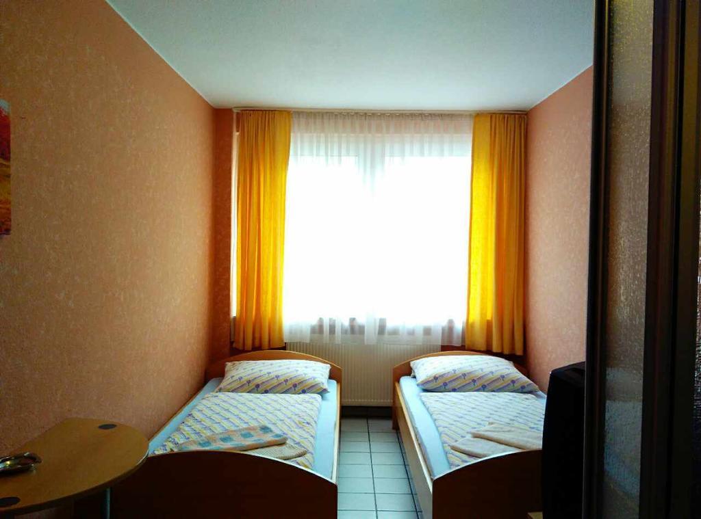 Hotel Yans Обергаузен Номер фото